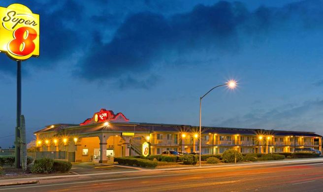 Super 8 Tucson Downtown Convention Ctr Exterior