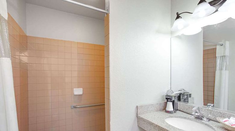 <b>Baymont by Wyndham Coalinga Room</b>. Images powered by <a href="https://iceportal.shijigroup.com/" title="IcePortal" target="_blank">IcePortal</a>.