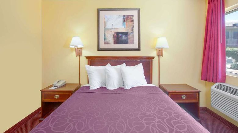 <b>Baymont by Wyndham Coalinga Room</b>. Images powered by <a href="https://iceportal.shijigroup.com/" title="IcePortal" target="_blank">IcePortal</a>.