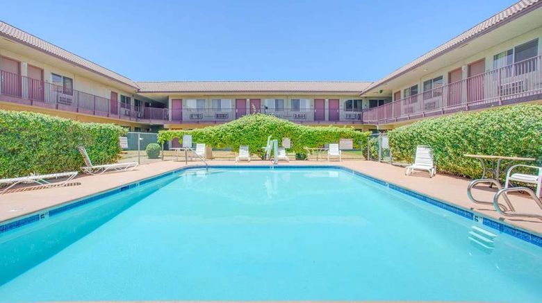 <b>Baymont by Wyndham Coalinga Pool</b>. Images powered by <a href="https://iceportal.shijigroup.com/" title="IcePortal" target="_blank">IcePortal</a>.