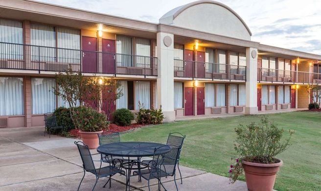 Days Inn Hillsboro TX Exterior
