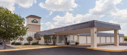 Days Inn Hillsboro TX Exterior