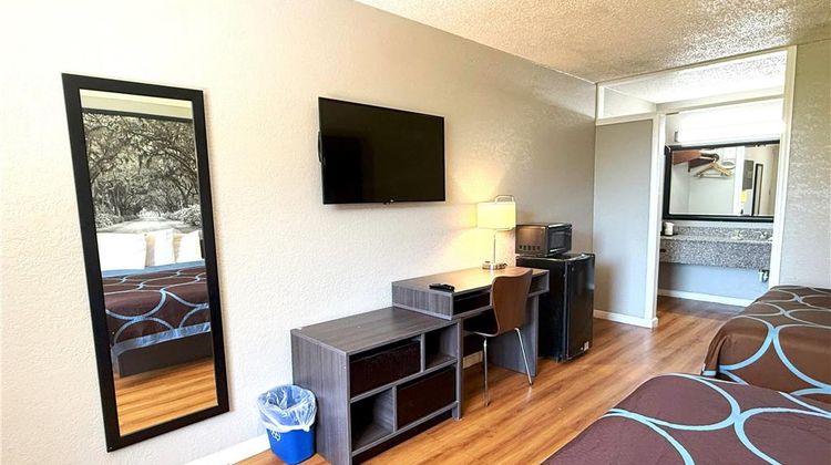 Super 8 Hardeeville Room