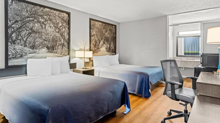 Super 8 Hardeeville Room