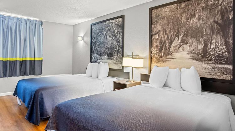 Super 8 Hardeeville Room