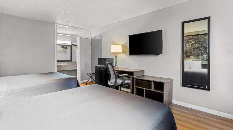 Super 8 Hardeeville Room