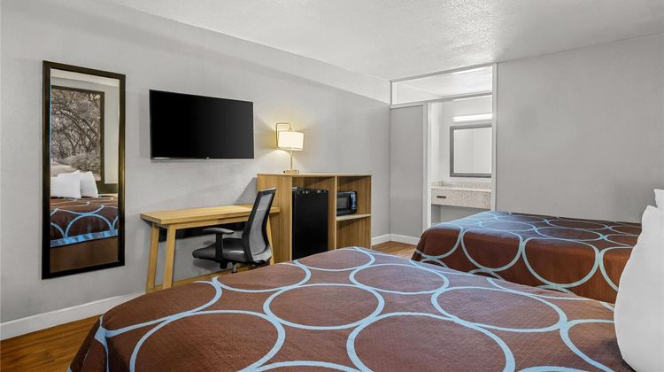Super 8 Hardeeville Room