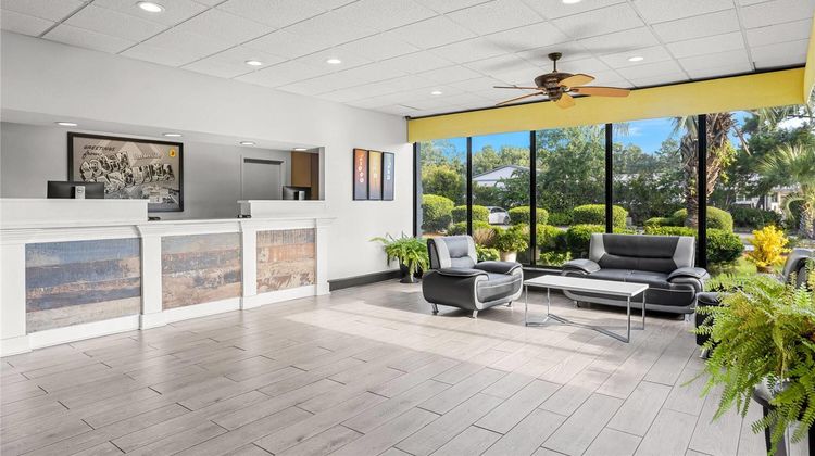 Super 8 Hardeeville Lobby