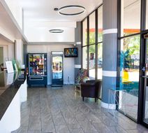 Howard Johnson Inn and Suites Clearwater Lobby