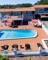 Howard Johnson Inn and Suites Clearwater