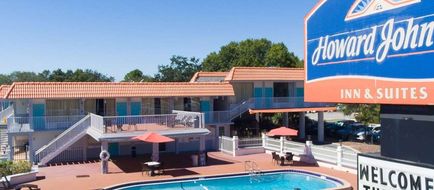 Howard Johnson Inn and Suites Clearwater Exterior