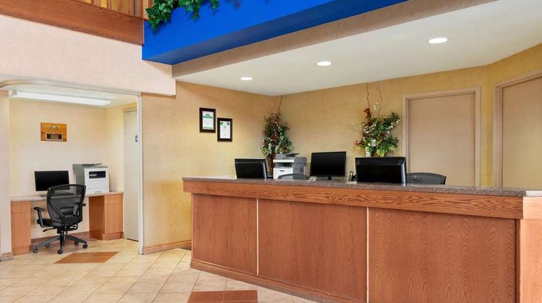 <b>Days Inn and Suites Thompson Lobby</b>. Images powered by <a href="https://iceportal.shijigroup.com/" title="IcePortal" target="_blank">IcePortal</a>.