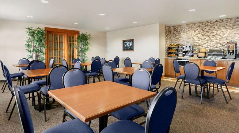 <b>Days Inn and Suites Thompson Restaurant</b>. Images powered by <a href="https://iceportal.shijigroup.com/" title="IcePortal" target="_blank">IcePortal</a>.