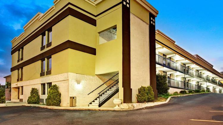 Super 8 Raleigh Downtown South Exterior