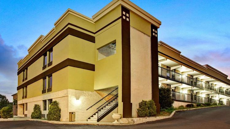 Super 8 Raleigh Downtown South Exterior