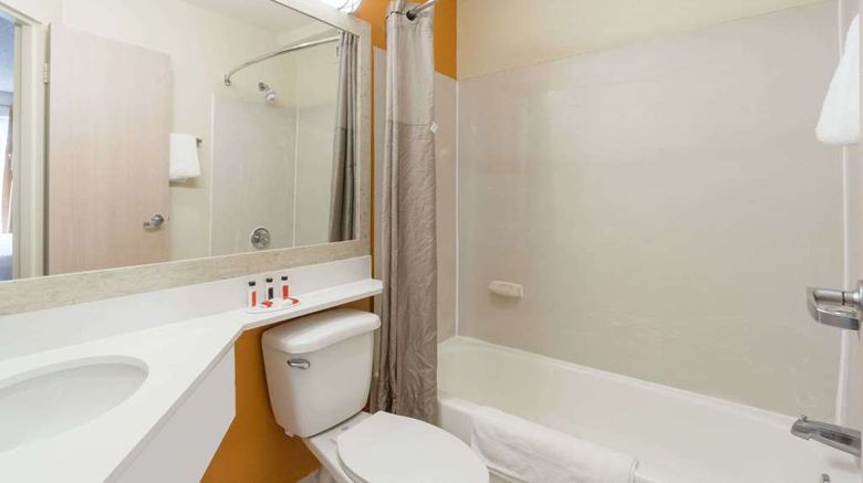 <b>Days Inn Florence Room</b>. Images powered by <a href="https://iceportal.shijigroup.com/" title="IcePortal" target="_blank">IcePortal</a>.