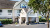 <b>Days Inn & Suites Vancouver Exterior</b>. Images powered by <a href="https://iceportal.shijigroup.com/" title="IcePortal" target="_blank">IcePortal</a>.