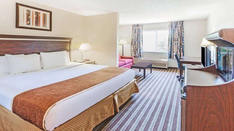 Days Inn & Suites Vancouver Suite