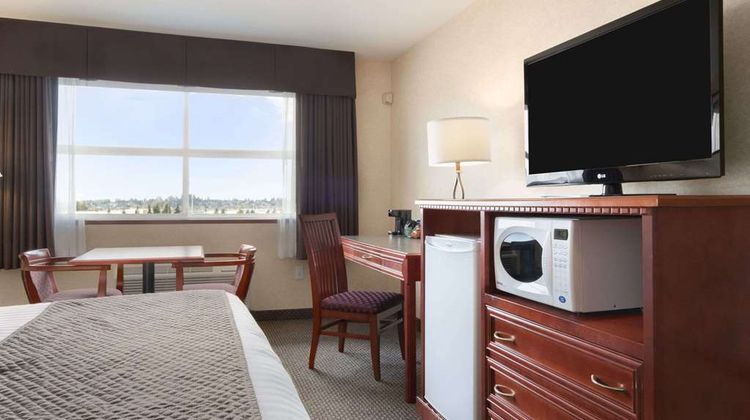 Days Inn & Suites Langley Room