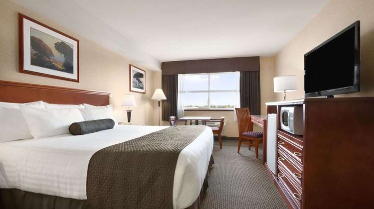 Days Inn & Suites Langley Room