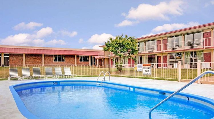 Super 8 Gaffney Pool