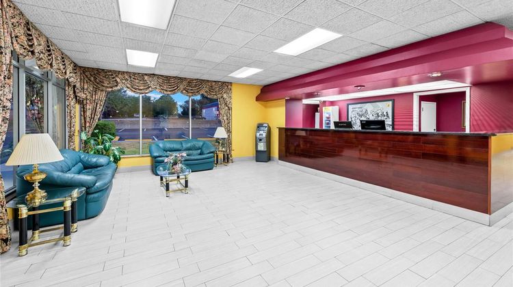 Super 8 Gaffney Lobby