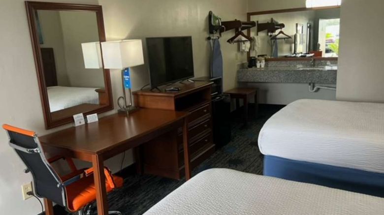 <b>Days Inn Greenville Room</b>. Images powered by <a href="https://iceportal.shijigroup.com/" title="IcePortal" target="_blank">IcePortal</a>.