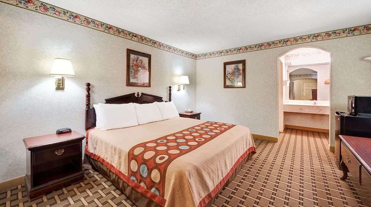 Super 8 Dallas South Room
