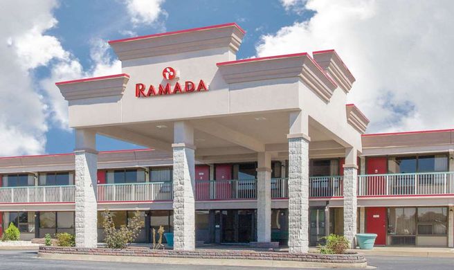 Ramada Edgewood Hotel & Conf Center Exterior