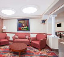 Ramada Edgewood Hotel & Conf Center Lobby