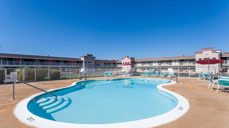 Ramada Edgewood Hotel & Conf Center Pool