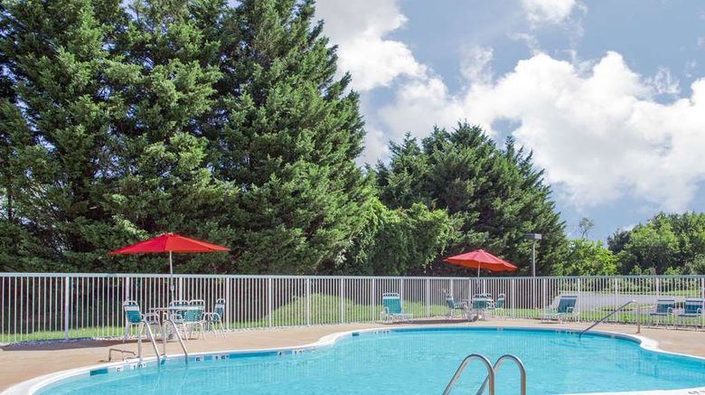 <b>Ramada Edgewood Hotel & Conf Center Pool</b>. Images powered by <a href="https://iceportal.shijigroup.com/" title="IcePortal" target="_blank">IcePortal</a>.