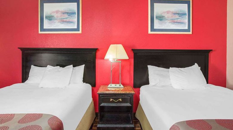 <b>Ramada Edgewood Hotel & Conf Center Room</b>. Images powered by <a href="https://iceportal.shijigroup.com/" title="IcePortal" target="_blank">IcePortal</a>.