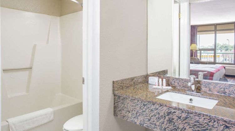 Ramada Edgewood Hotel & Conf Center Room