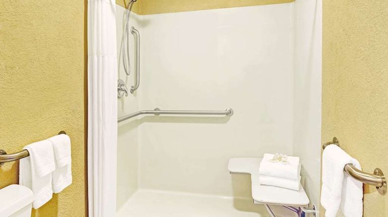 <b>Days Inn Cherokee/Smokey Mountains Room</b>. Images powered by <a href="https://iceportal.shijigroup.com/" title="IcePortal" target="_blank">IcePortal</a>.