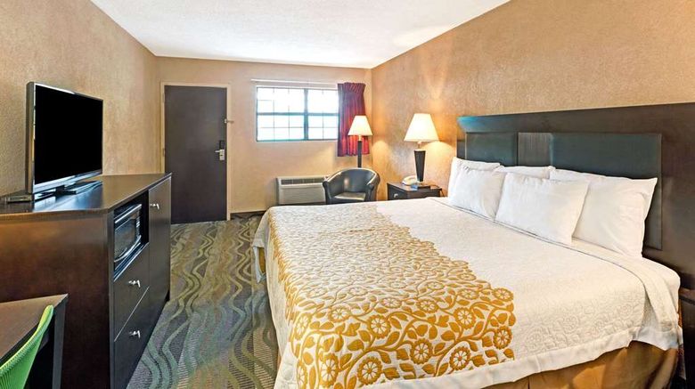 <b>Days Inn Cherokee/Smokey Mountains Room</b>. Images powered by <a href="https://iceportal.shijigroup.com/" title="IcePortal" target="_blank">IcePortal</a>.