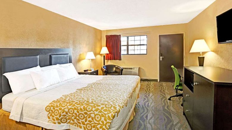 <b>Days Inn Cherokee/Smokey Mountains Room</b>. Images powered by <a href="https://iceportal.shijigroup.com/" title="IcePortal" target="_blank">IcePortal</a>.