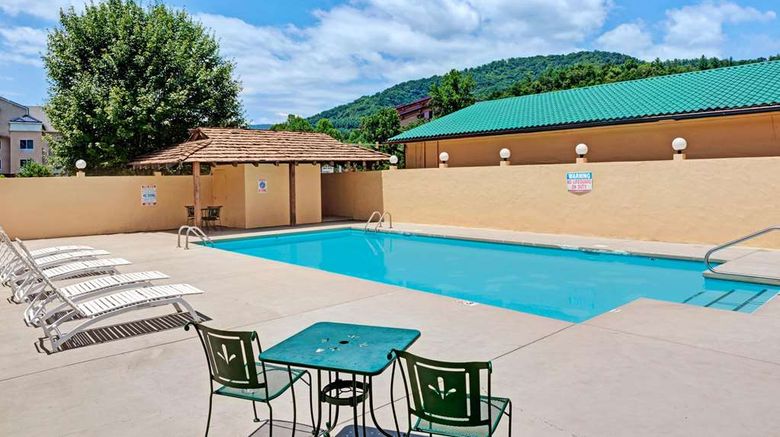 <b>Days Inn Cherokee/Smokey Mountains Pool</b>. Images powered by <a href="https://iceportal.shijigroup.com/" title="IcePortal" target="_blank">IcePortal</a>.