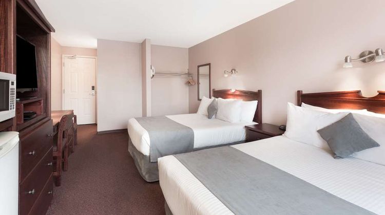 Super 8 Lake Country/Winfield Area Room