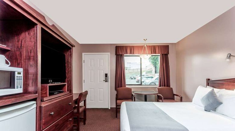 <b>Super 8 Lake Country/Winfield Area Room</b>. Images powered by <a href="https://iceportal.shijigroup.com/" title="IcePortal" target="_blank">IcePortal</a>.