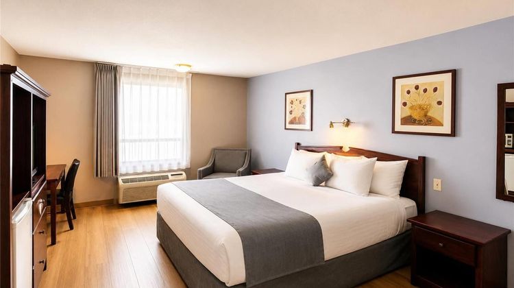 Super 8 Lake Country/Winfield Area Room