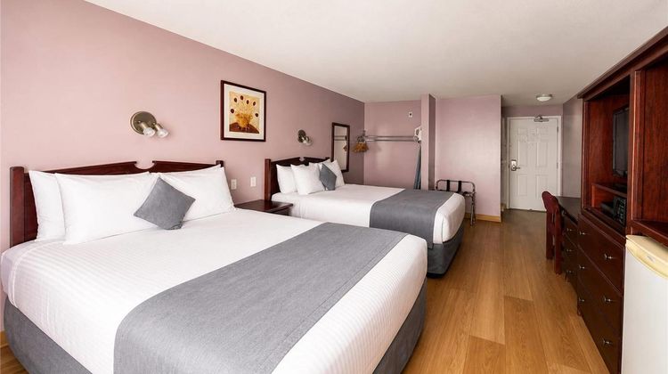 Super 8 Lake Country/Winfield Area Room