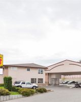 Super 8 Lake Country/Winfield Area