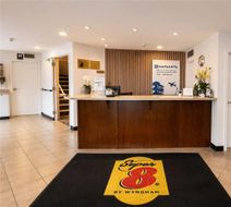 Super 8 Lake Country/Winfield Area Lobby