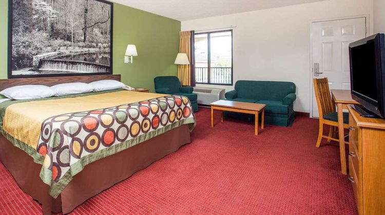 Super 8 Lavonia Room