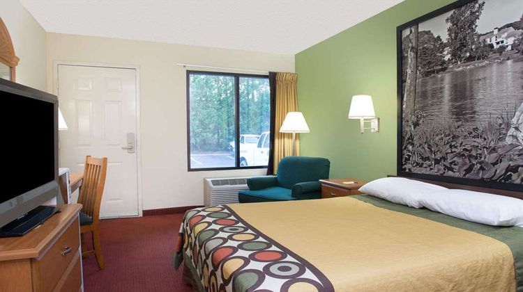 Super 8 Lavonia Room