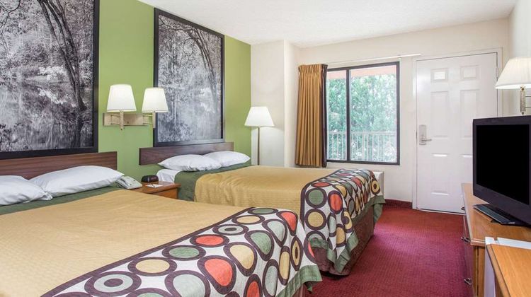 Super 8 Lavonia Room