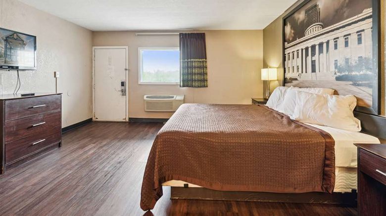 <b>Super 8 Millbury/Toledo Room</b>. Images powered by <a href="https://iceportal.shijigroup.com/" title="IcePortal" target="_blank">IcePortal</a>.