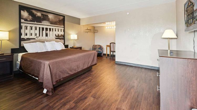 Super 8 Millbury/Toledo Room