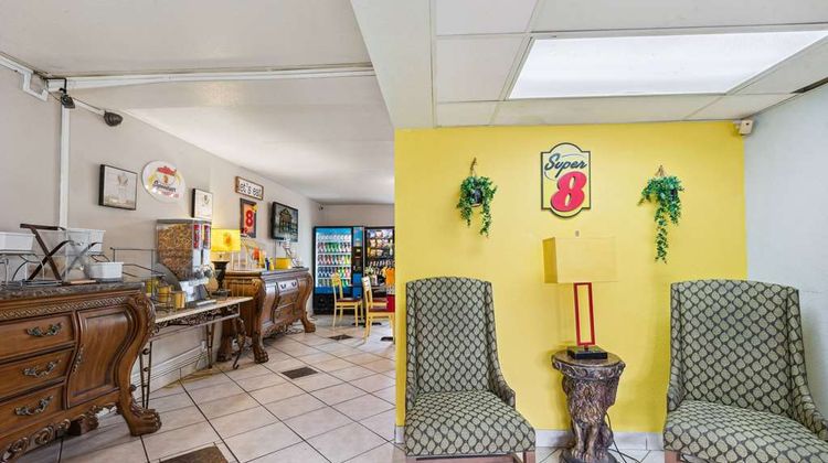 Super 8 Millbury/Toledo Lobby